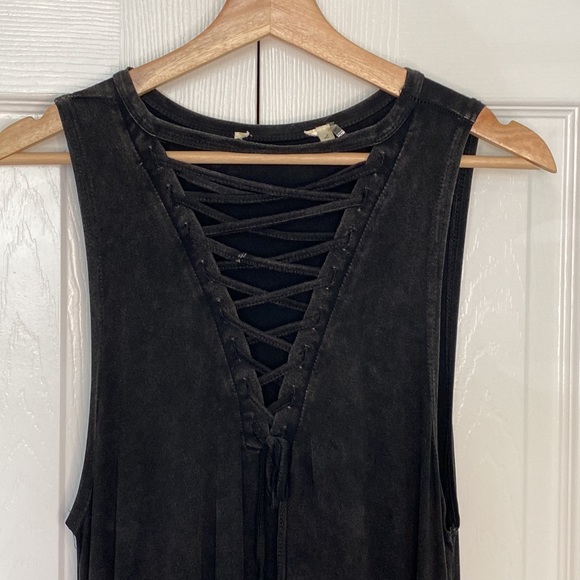 Sleeveless Black Distressed Dress - Picture 2 of 3
